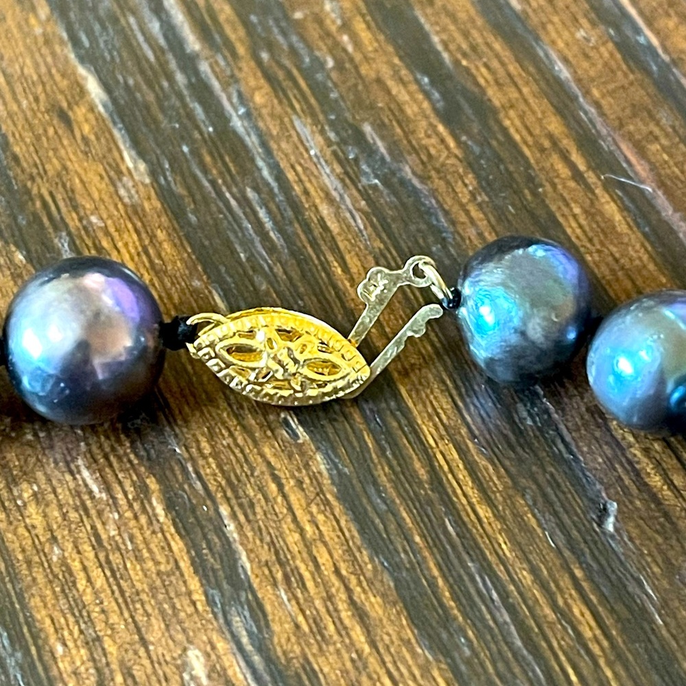 Rainbow Peacock All-Natural Pearl Single Strand Necklace • 14K Clasp • 18 inches - Picture 3 of 6